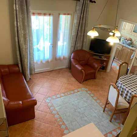 Vilma Balaton Apartmanhaz Balatonmariafurdo